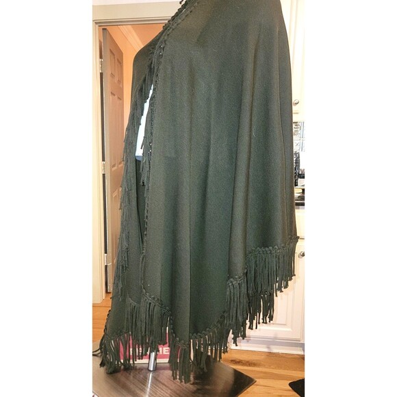 COLDWATER CREEK Fringe Knit Wrap Shawl Sage Green Cape Poncho One Size Brand NEW - Picture 13 of 16